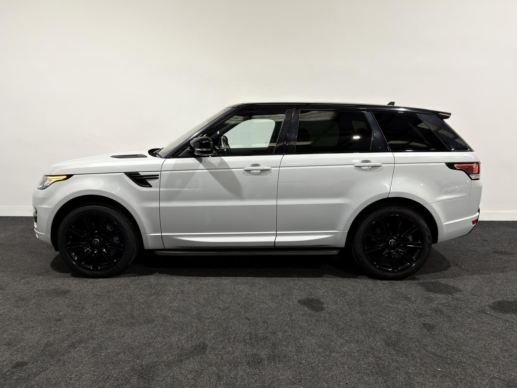 Land Rover Range Rover Sport 3.0 SD V6 HSE Dynamic SUV 5dr Diesel Auto 4WD Euro 6 (s/s) (306 ps)