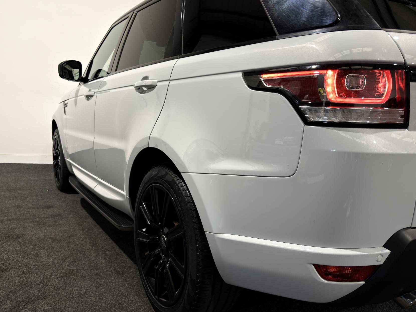 Land Rover Range Rover Sport 3.0 SD V6 HSE Dynamic SUV 5dr Diesel Auto 4WD Euro 6 (s/s) (306 ps)