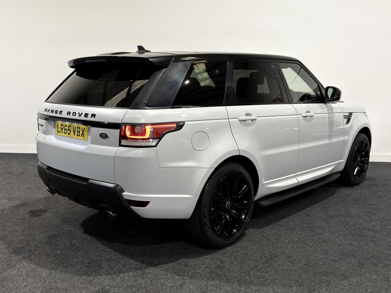 Land Rover Range Rover Sport 3.0 SD V6 HSE Dynamic SUV 5dr Diesel Auto 4WD Euro 6 (s/s) (306 ps)