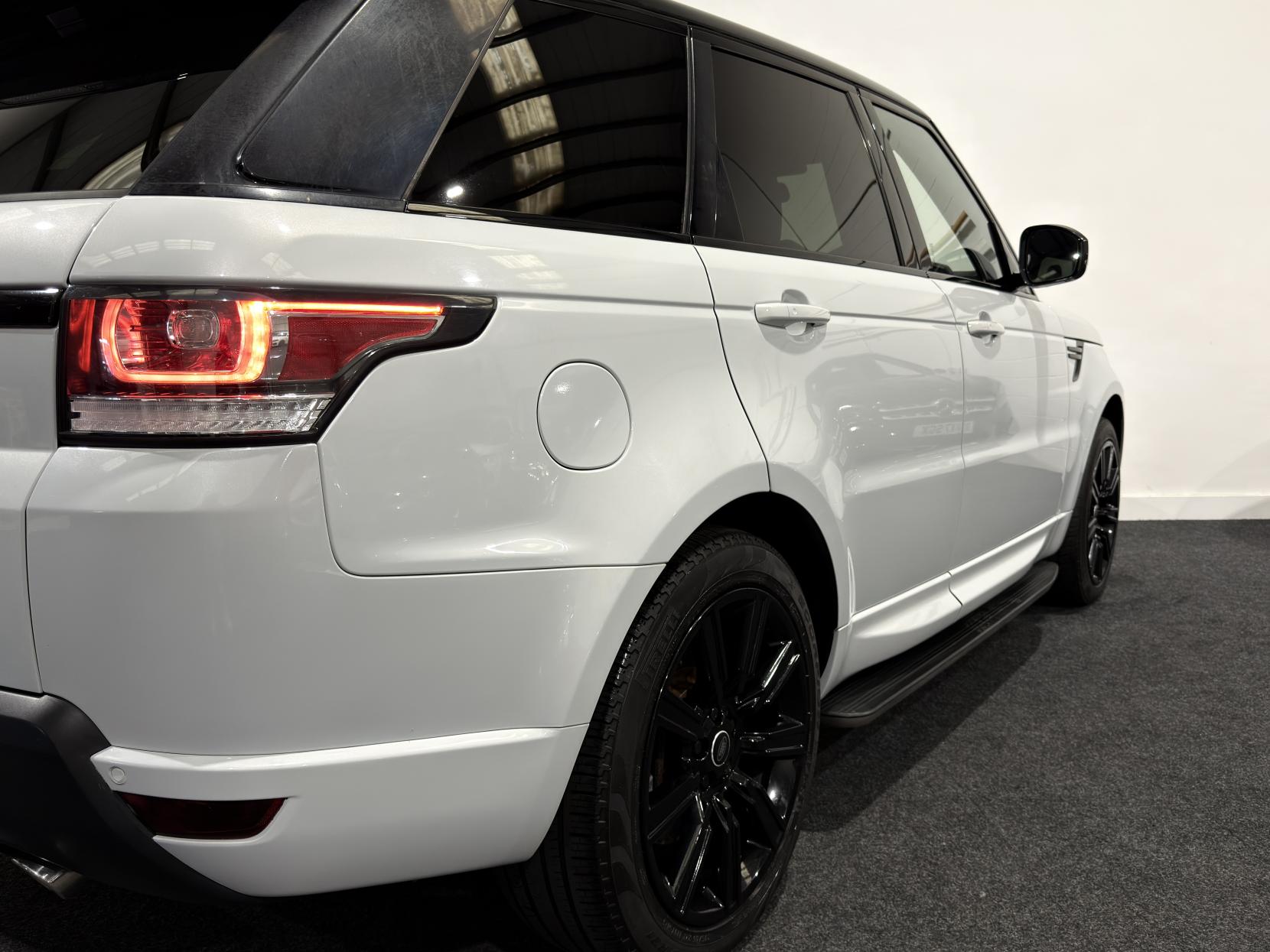 Land Rover Range Rover Sport 3.0 SD V6 HSE Dynamic SUV 5dr Diesel Auto 4WD Euro 6 (s/s) (306 ps)