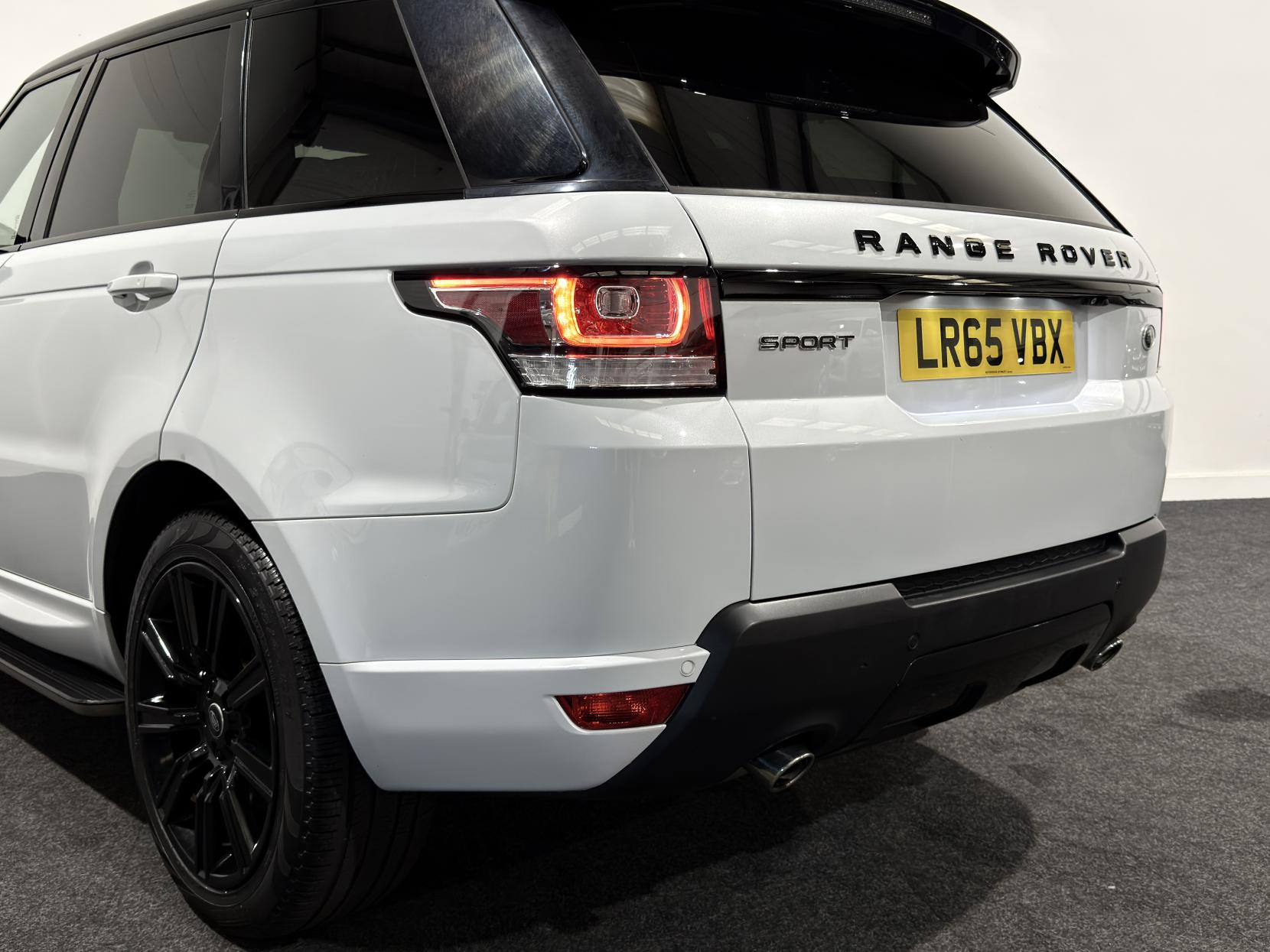 Land Rover Range Rover Sport 3.0 SD V6 HSE Dynamic SUV 5dr Diesel Auto 4WD Euro 6 (s/s) (306 ps)