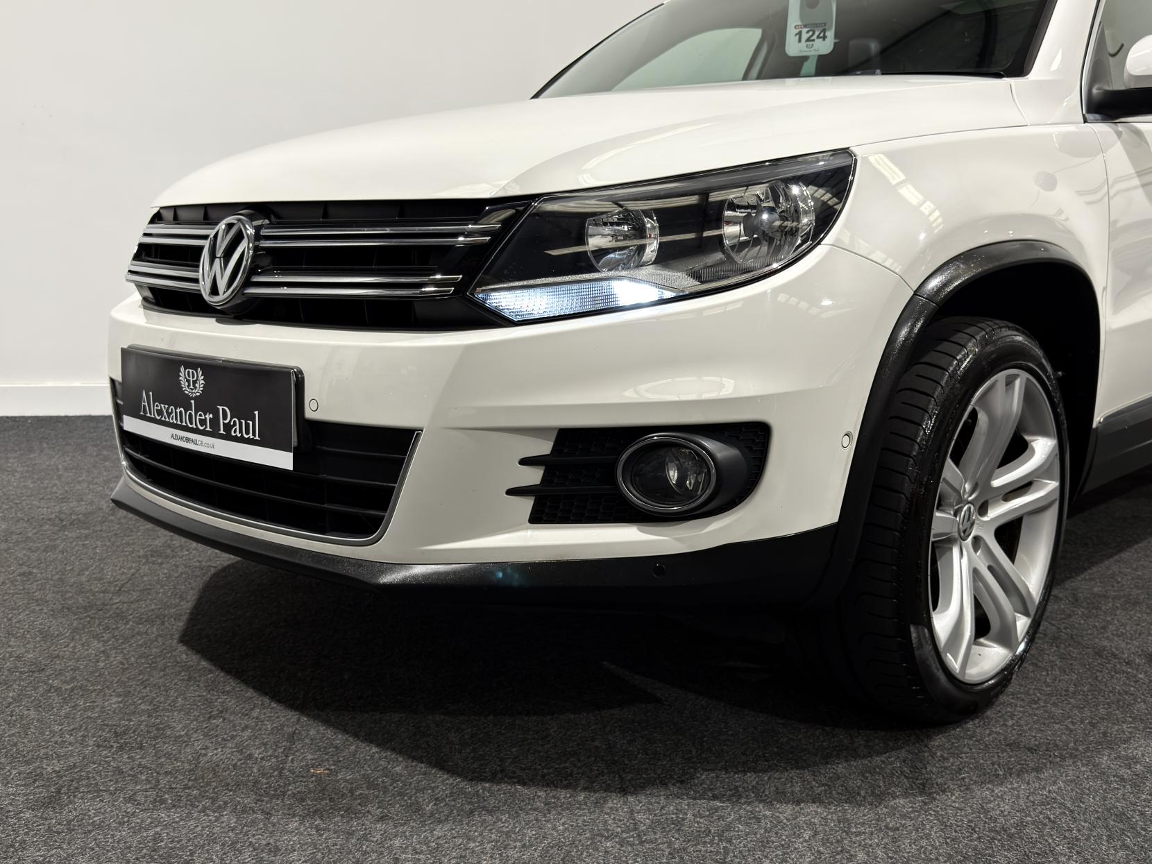Volkswagen Tiguan 2.0 TDI BlueMotion Tech Sport SUV 5dr Diesel DSG 4WD Euro 5 (s/s) (140 ps)