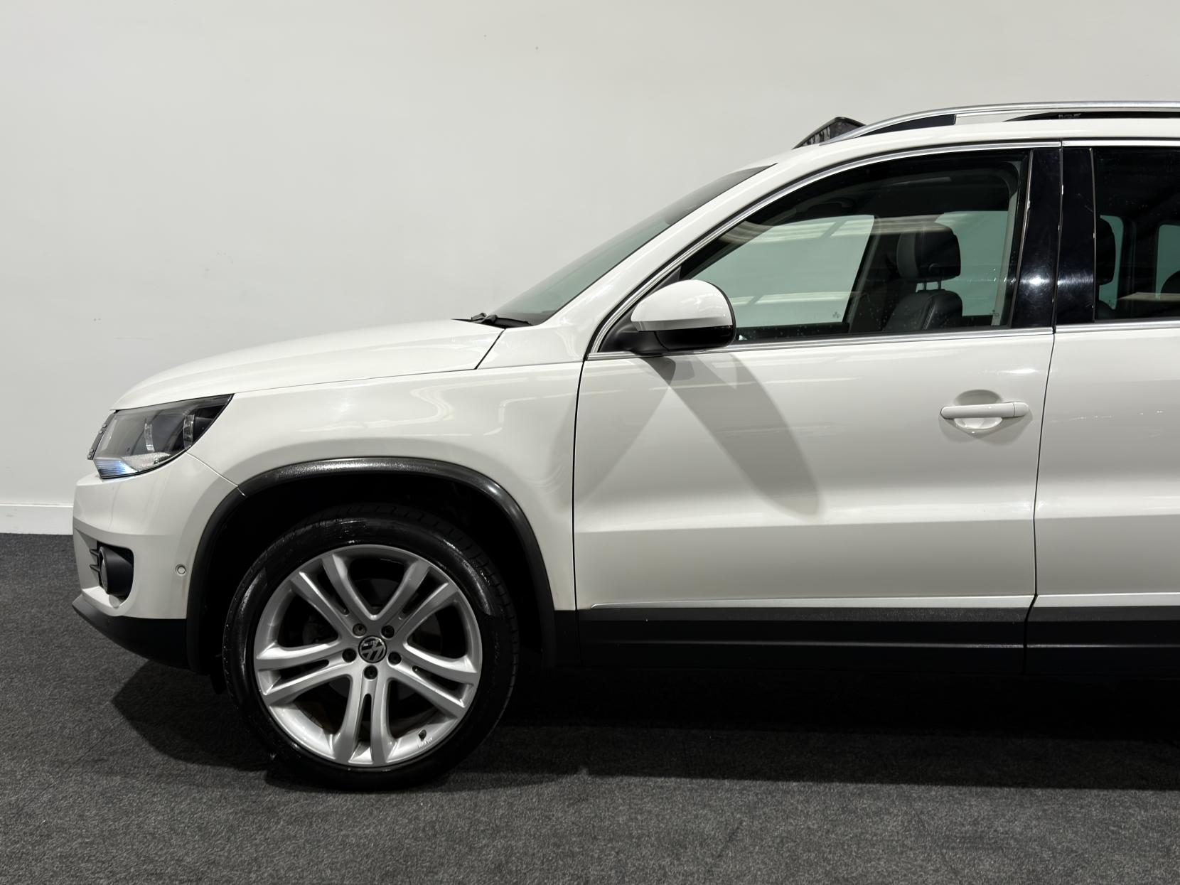 Volkswagen Tiguan 2.0 TDI BlueMotion Tech Sport SUV 5dr Diesel DSG 4WD Euro 5 (s/s) (140 ps)