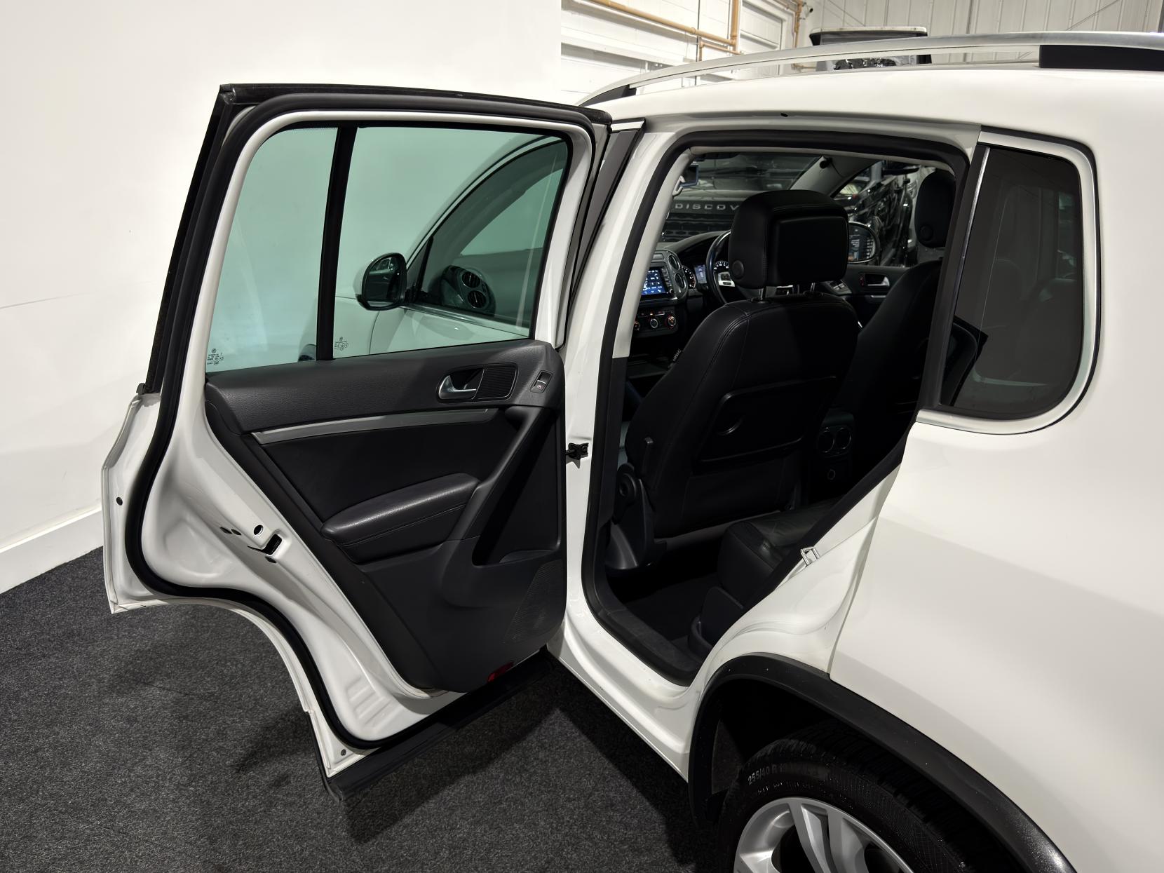 Volkswagen Tiguan 2.0 TDI BlueMotion Tech Sport SUV 5dr Diesel DSG 4WD Euro 5 (s/s) (140 ps)