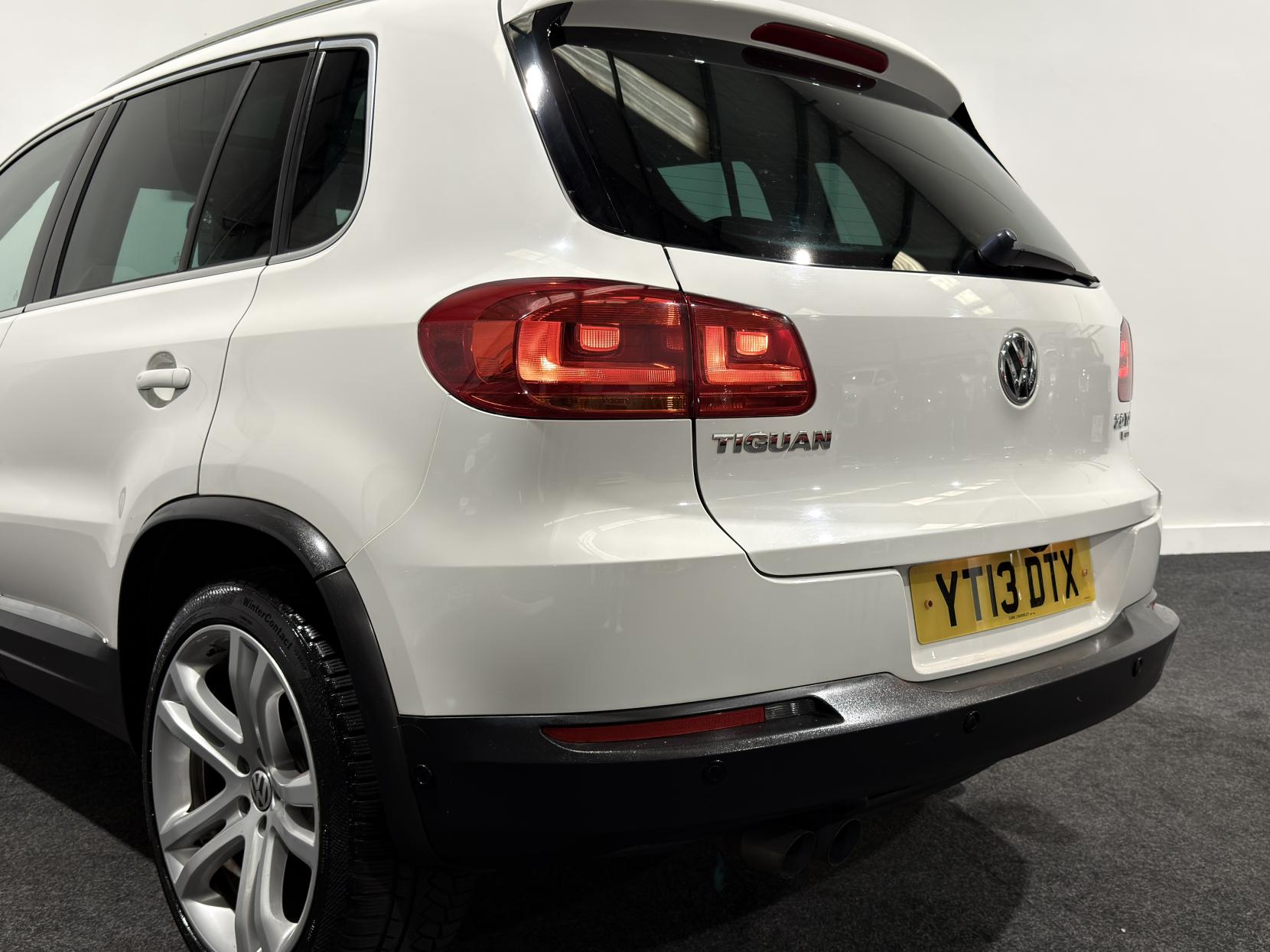 Volkswagen Tiguan 2.0 TDI BlueMotion Tech Sport SUV 5dr Diesel DSG 4WD Euro 5 (s/s) (140 ps)