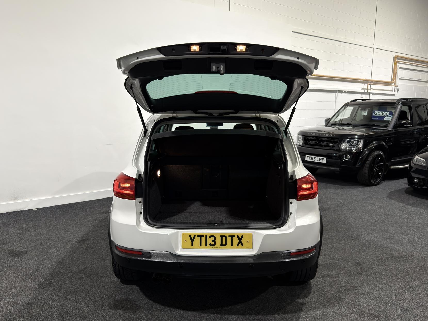 Volkswagen Tiguan 2.0 TDI BlueMotion Tech Sport SUV 5dr Diesel DSG 4WD Euro 5 (s/s) (140 ps)