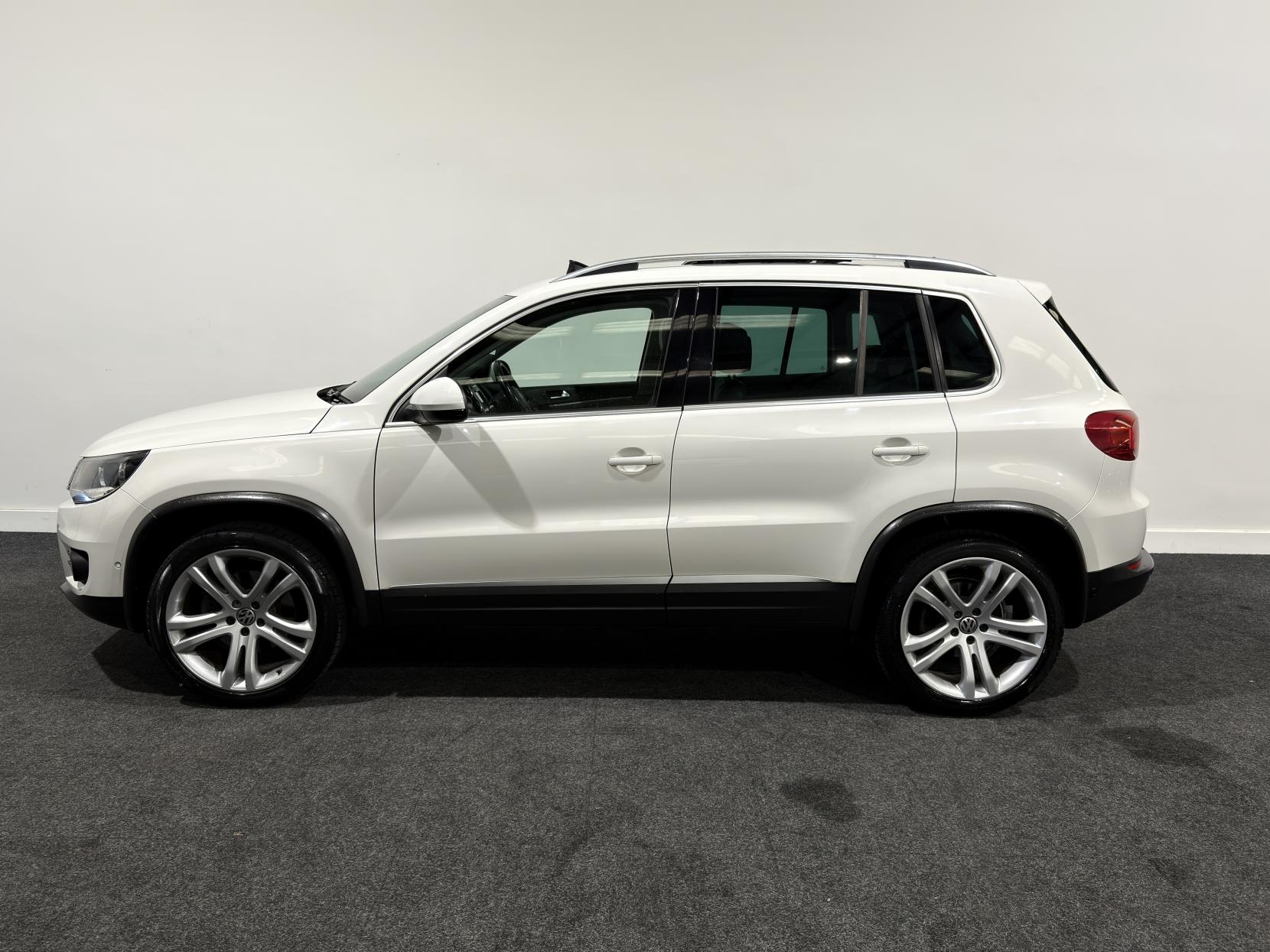 Volkswagen Tiguan 2.0 TDI BlueMotion Tech Sport SUV 5dr Diesel DSG 4WD Euro 5 (s/s) (140 ps)