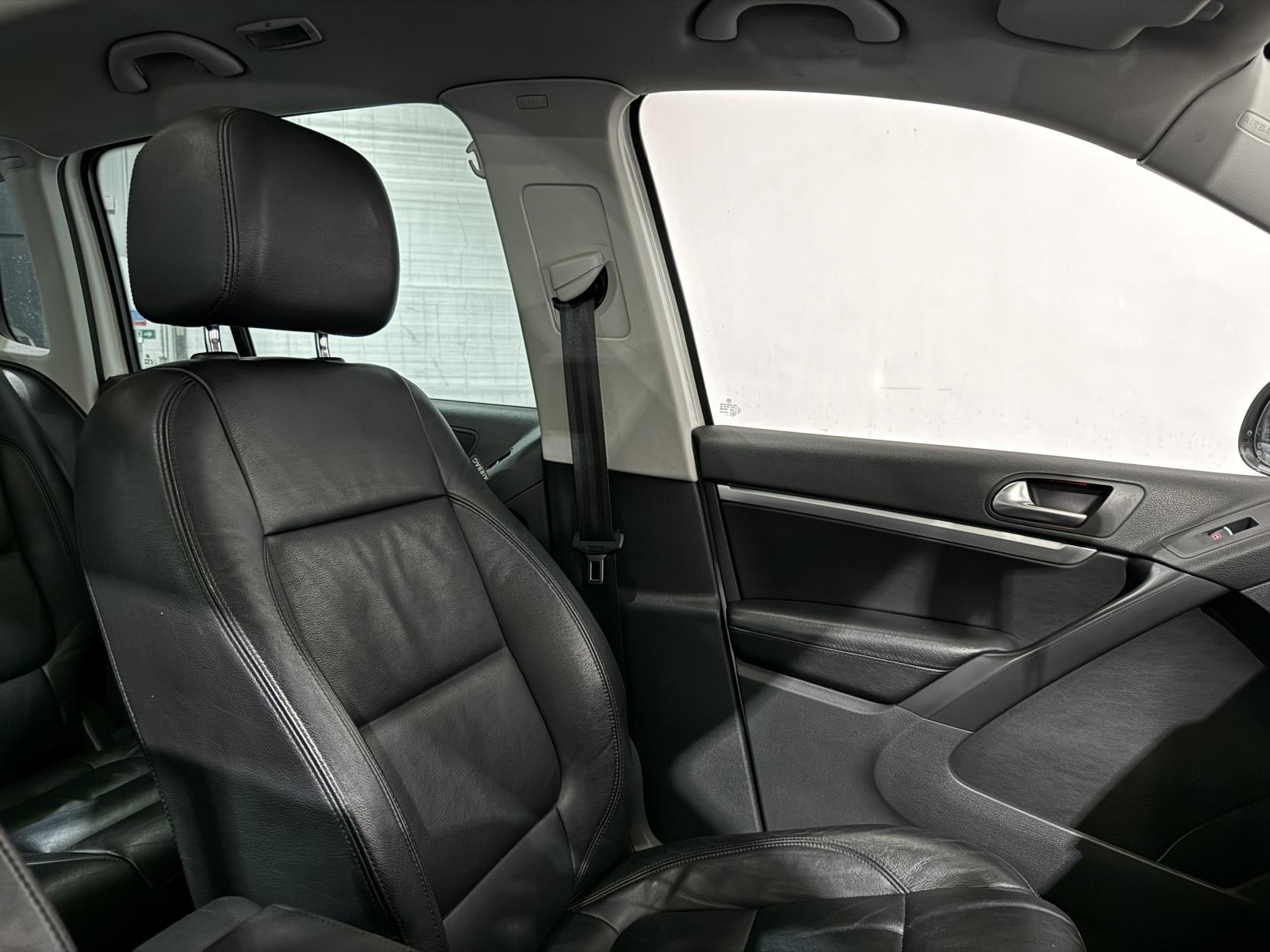 Volkswagen Tiguan 2.0 TDI BlueMotion Tech Sport SUV 5dr Diesel DSG 4WD Euro 5 (s/s) (140 ps)