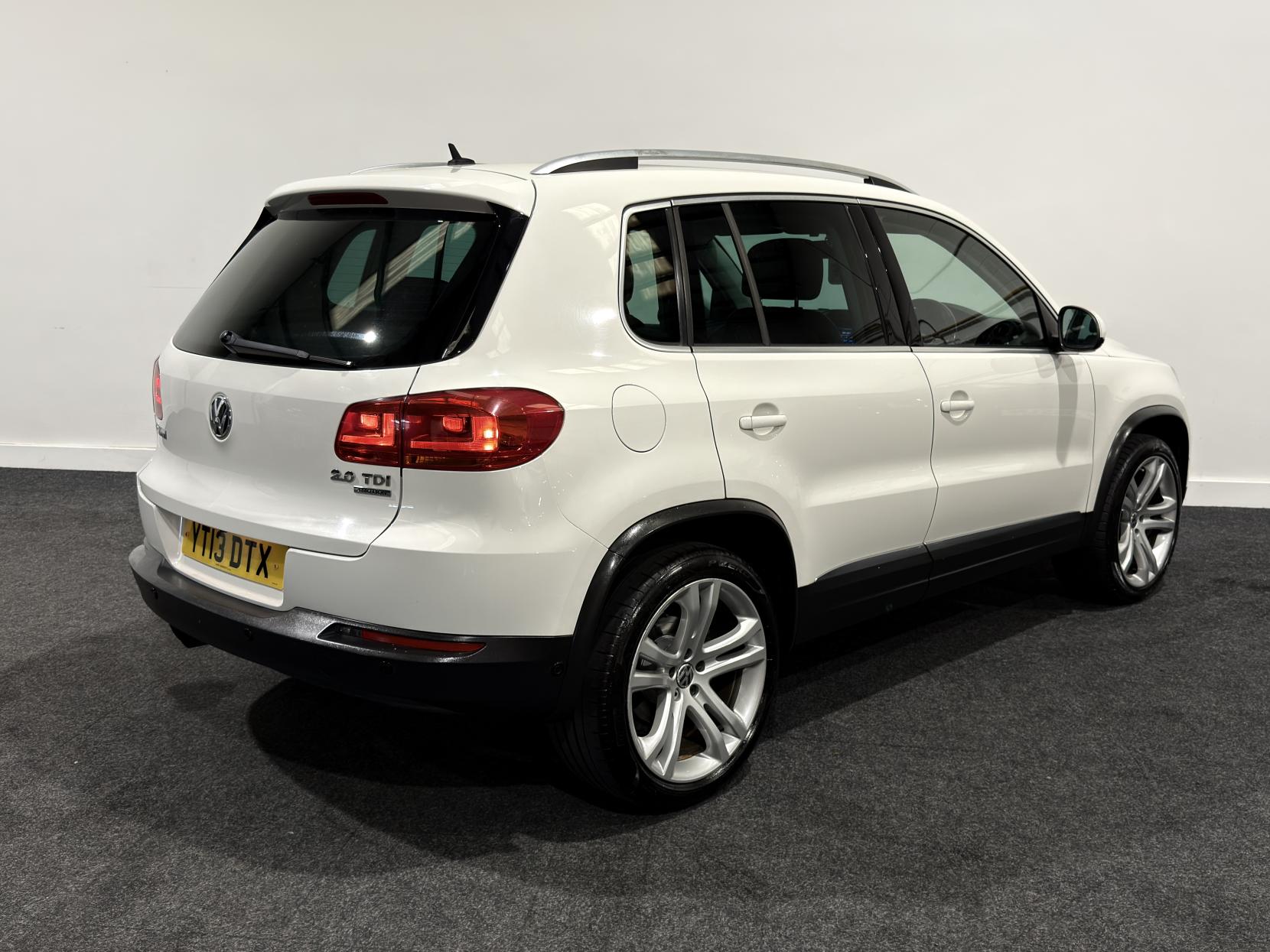 Volkswagen Tiguan 2.0 TDI BlueMotion Tech Sport SUV 5dr Diesel DSG 4WD Euro 5 (s/s) (140 ps)