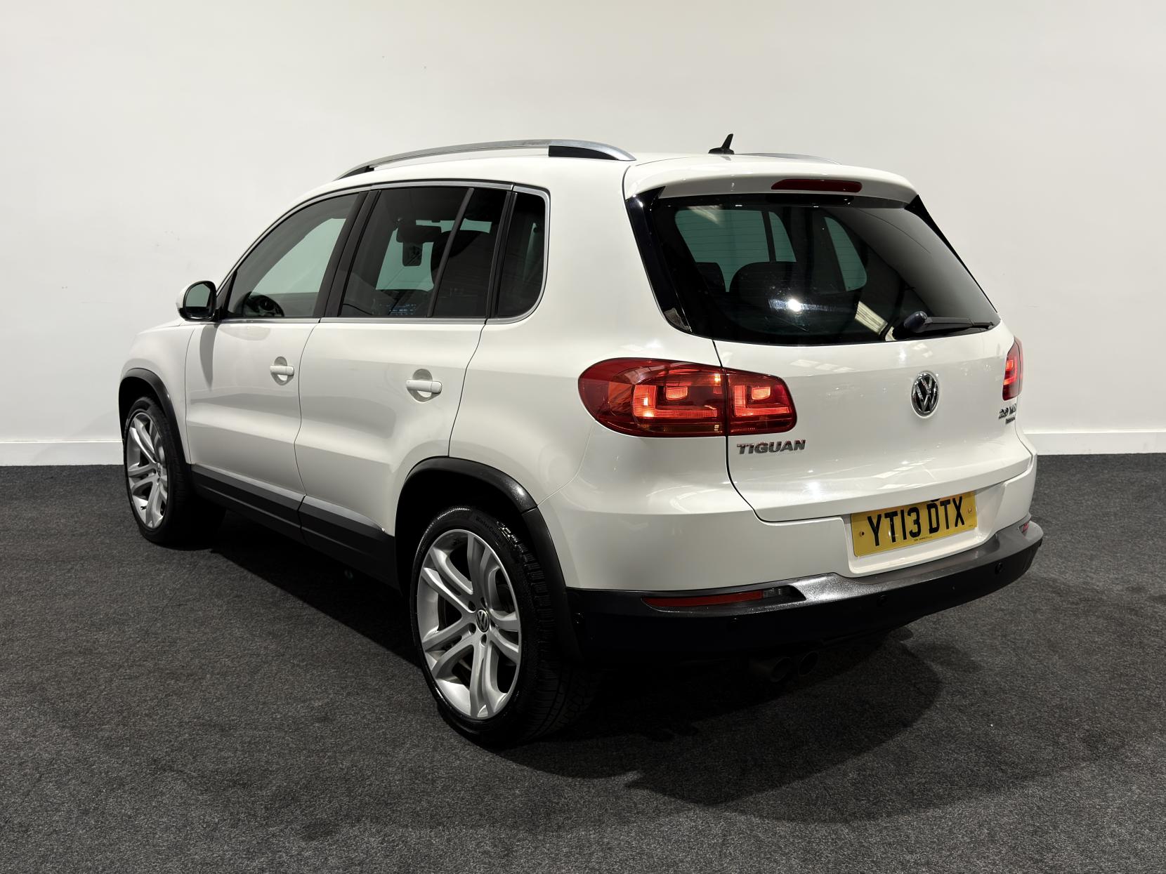 Volkswagen Tiguan 2.0 TDI BlueMotion Tech Sport SUV 5dr Diesel DSG 4WD Euro 5 (s/s) (140 ps)