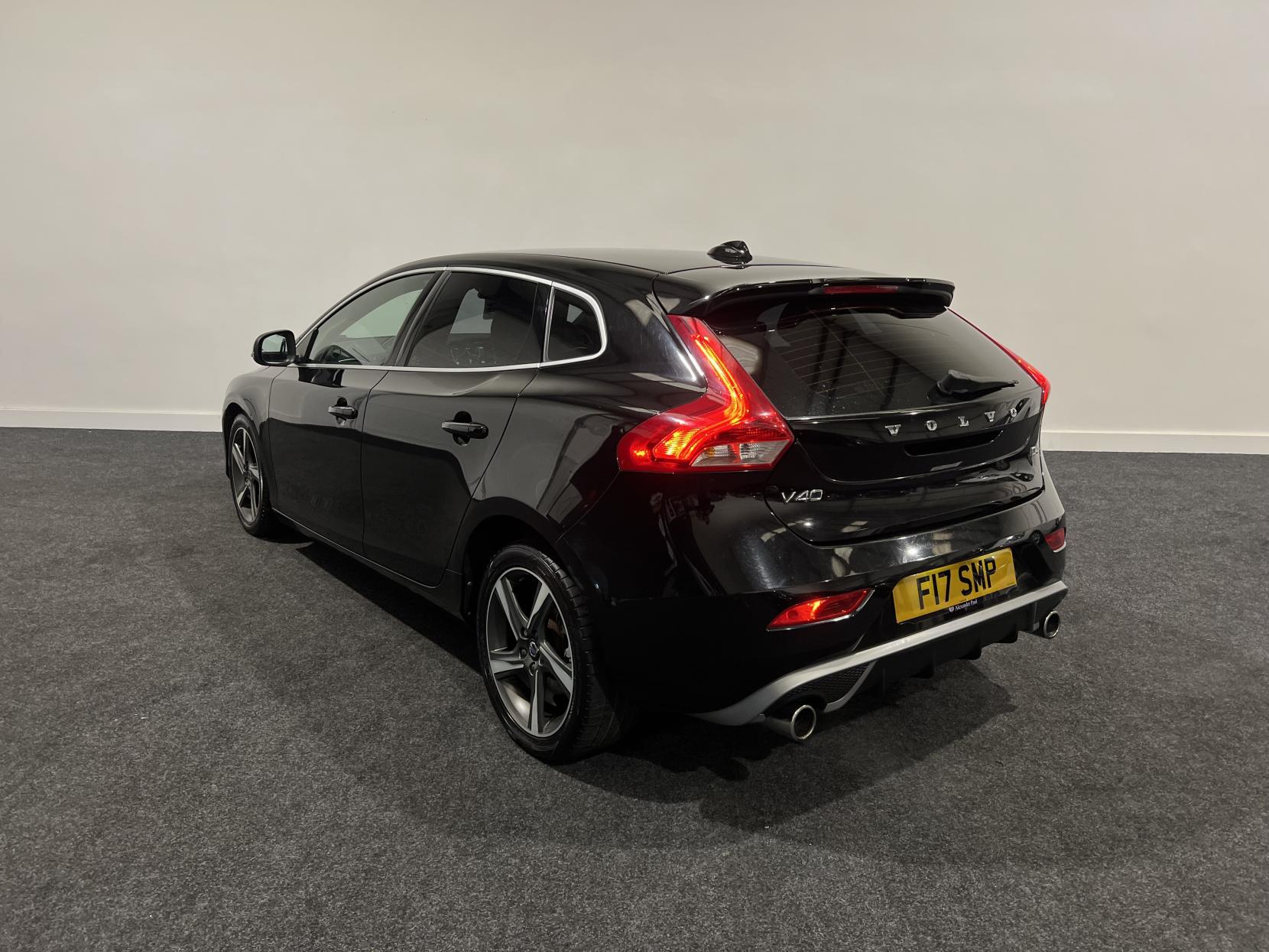 Volvo V40 2.0 D4 R-Design Nav Hatchback 5dr Diesel Manual Euro 6 (s/s) (190 ps)