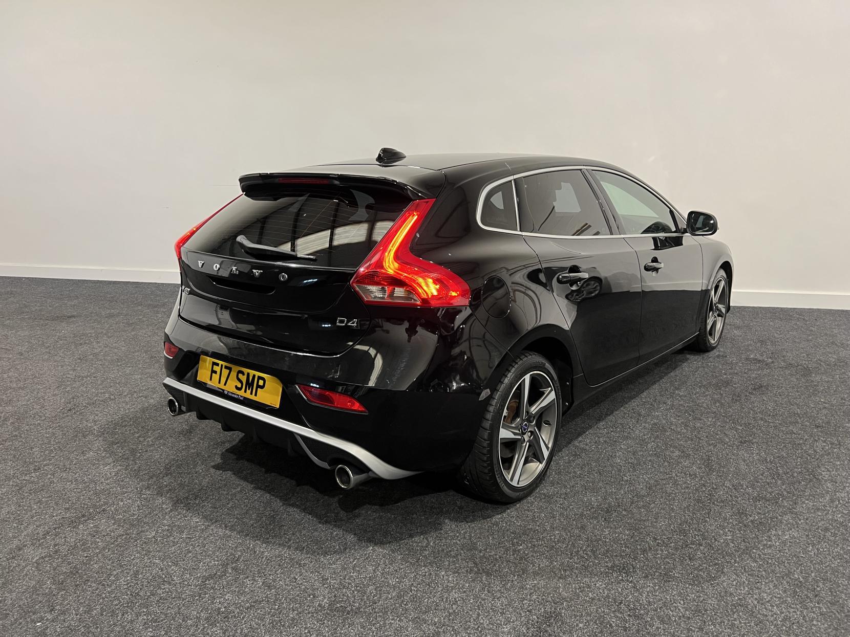 Volvo V40 2.0 D4 R-Design Nav Hatchback 5dr Diesel Manual Euro 6 (s/s) (190 ps)