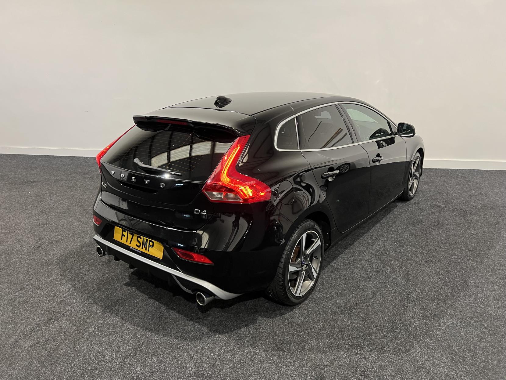 Volvo V40 2.0 D4 R-Design Nav Hatchback 5dr Diesel Manual Euro 6 (s/s) (190 ps)