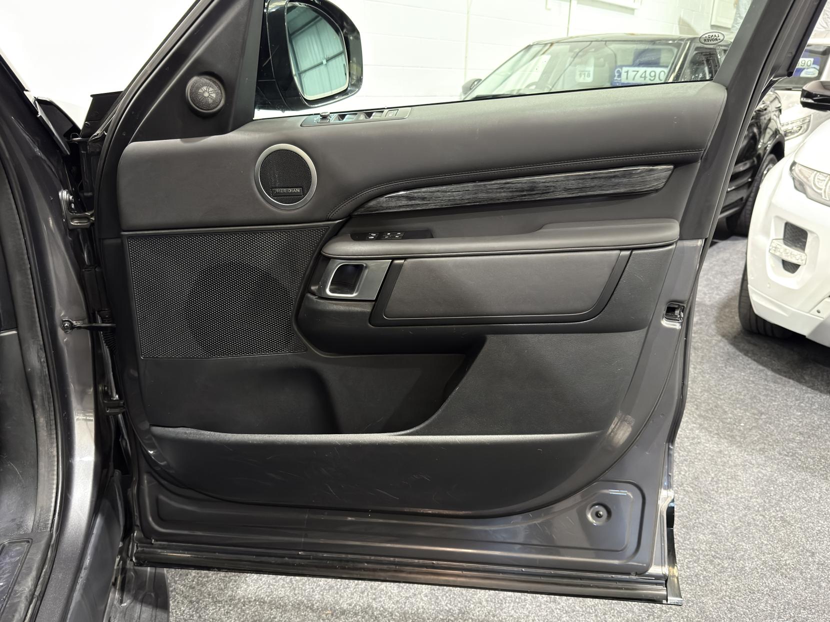 Land Rover Discovery 3.0 SD V6 HSE SUV 5dr Diesel Auto 4WD Euro 6 (s/s) (306 ps)