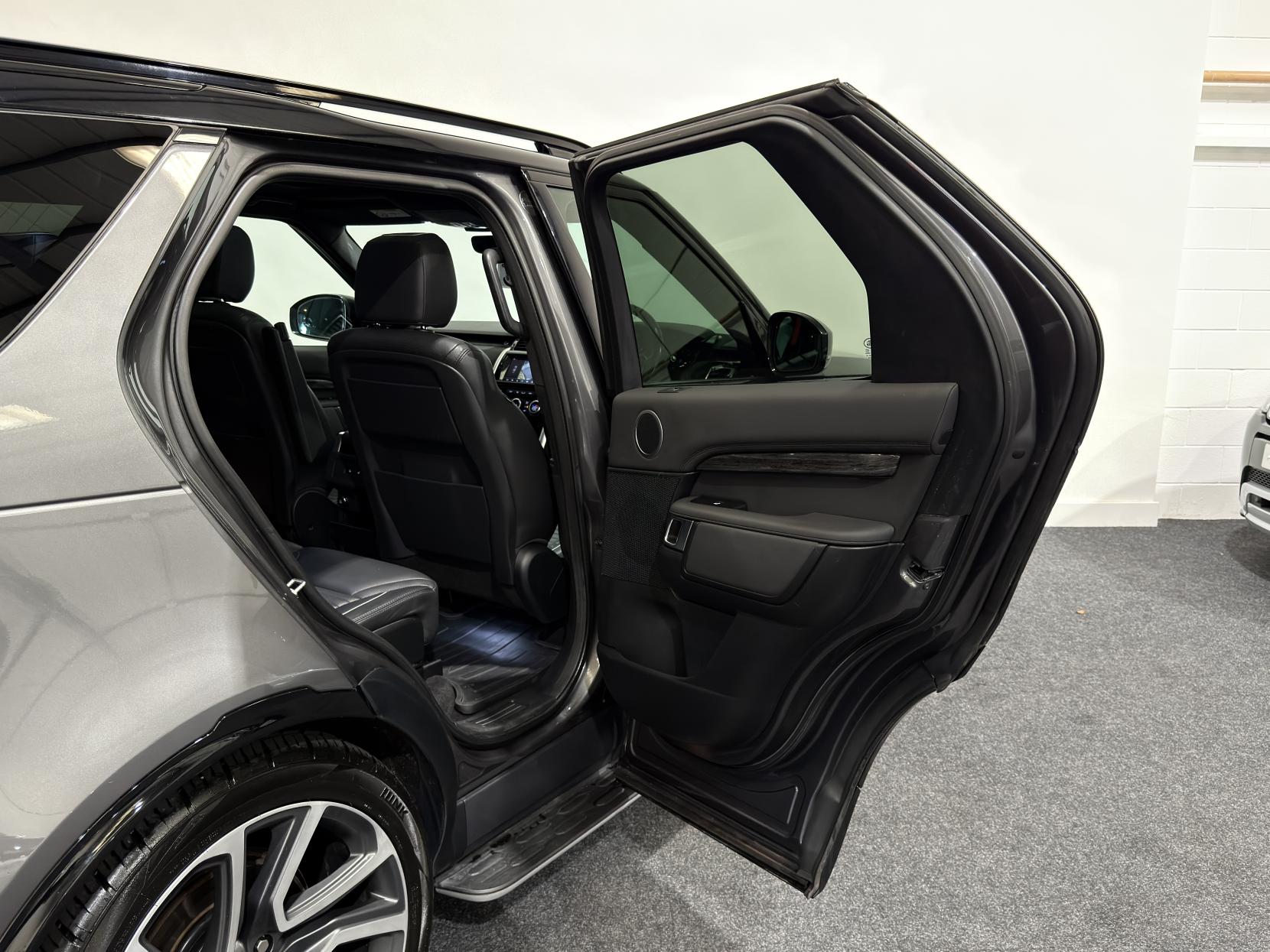 Land Rover Discovery 3.0 SD V6 HSE SUV 5dr Diesel Auto 4WD Euro 6 (s/s) (306 ps)