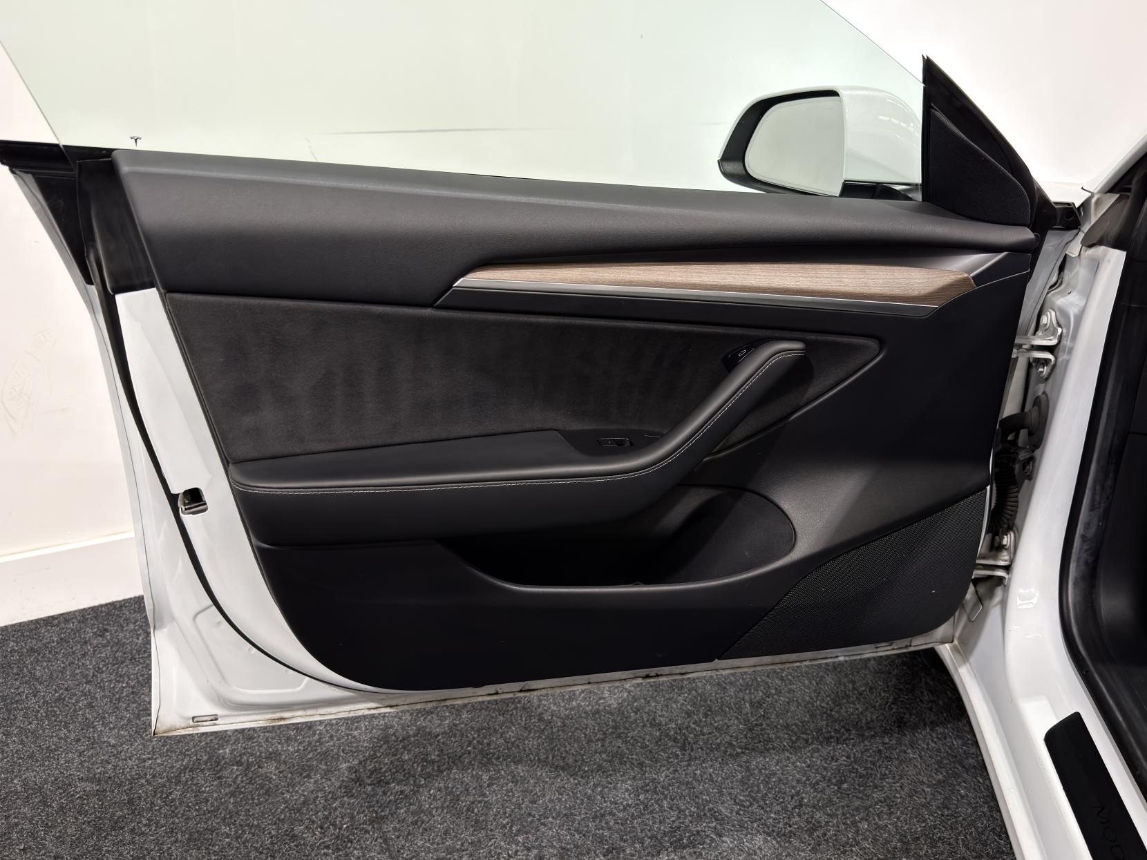 Tesla Model 3 (Dual Motor) Long Range Saloon 4dr Electric Auto 4WDE (346 ps)