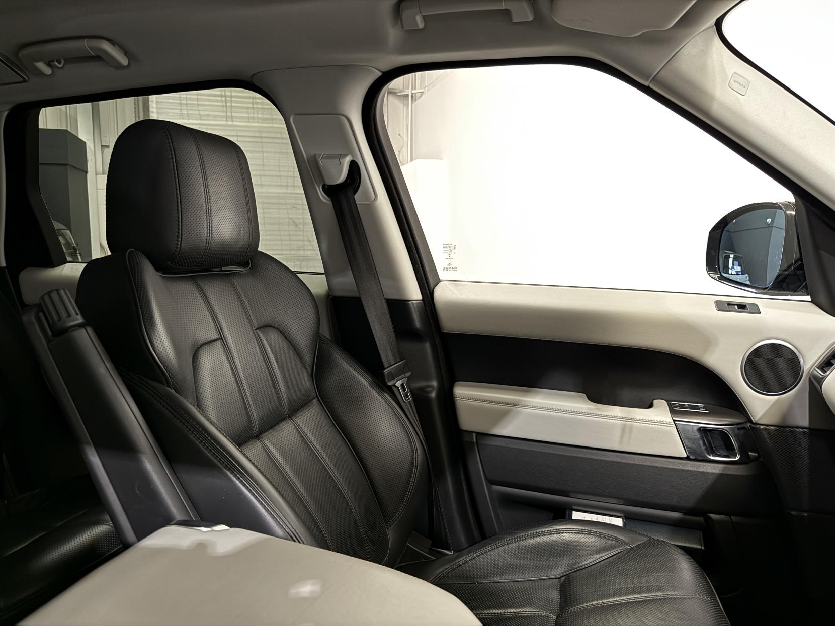 Land Rover Range Rover Sport 3.0 SD V6 HSE Dynamic SUV 5dr Diesel Auto 4WD Euro 6 (s/s) (306 ps)