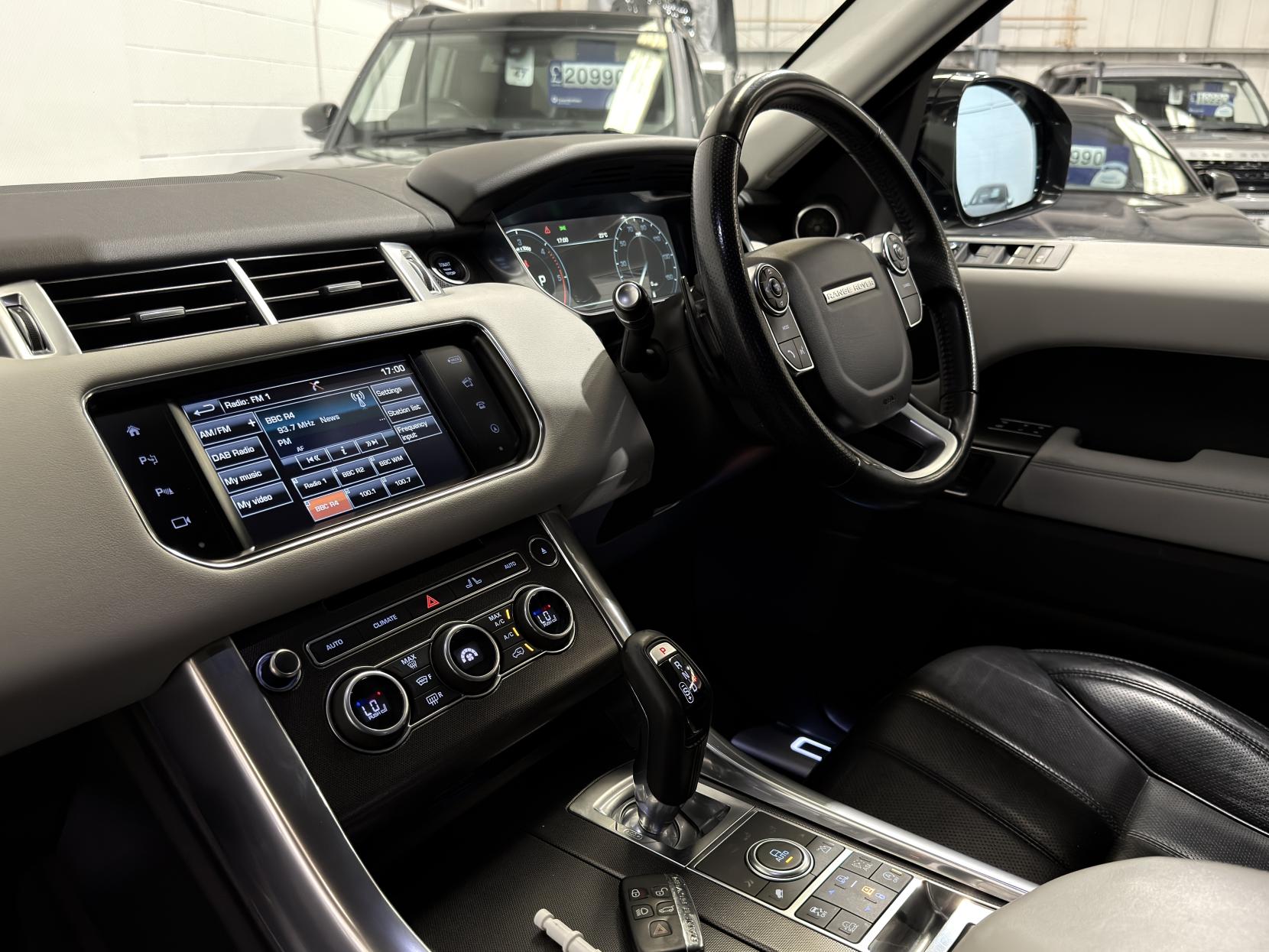 Land Rover Range Rover Sport 3.0 SD V6 HSE Dynamic SUV 5dr Diesel Auto 4WD Euro 6 (s/s) (306 ps)