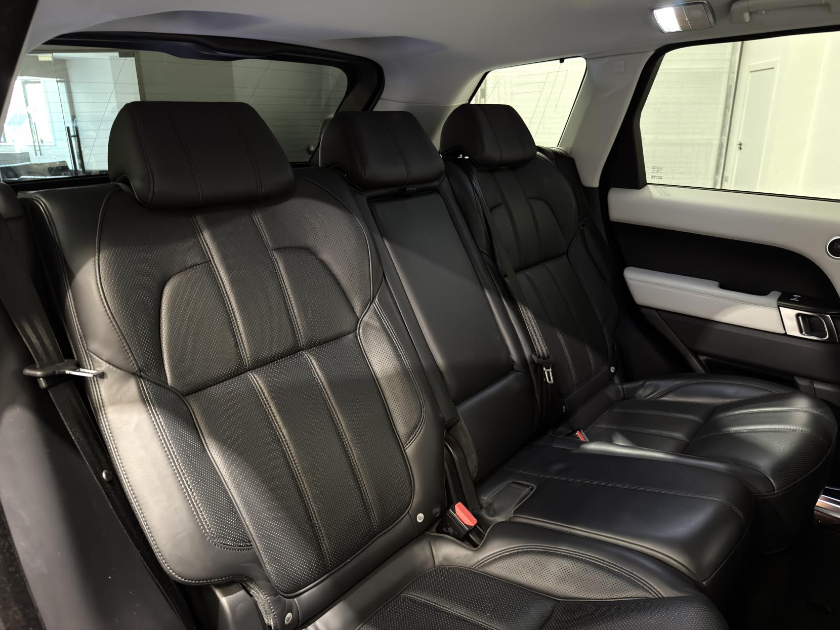 Land Rover Range Rover Sport 3.0 SD V6 HSE Dynamic SUV 5dr Diesel Auto 4WD Euro 6 (s/s) (306 ps)