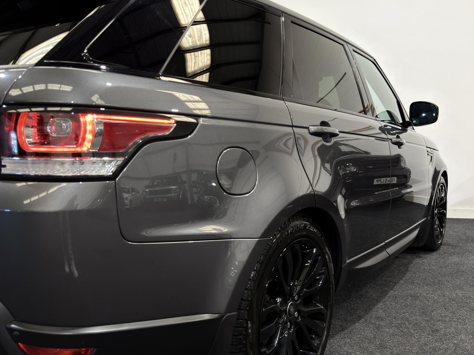 Land Rover Range Rover Sport 3.0 SD V6 HSE Dynamic SUV 5dr Diesel Auto 4WD Euro 6 (s/s) (306 ps)