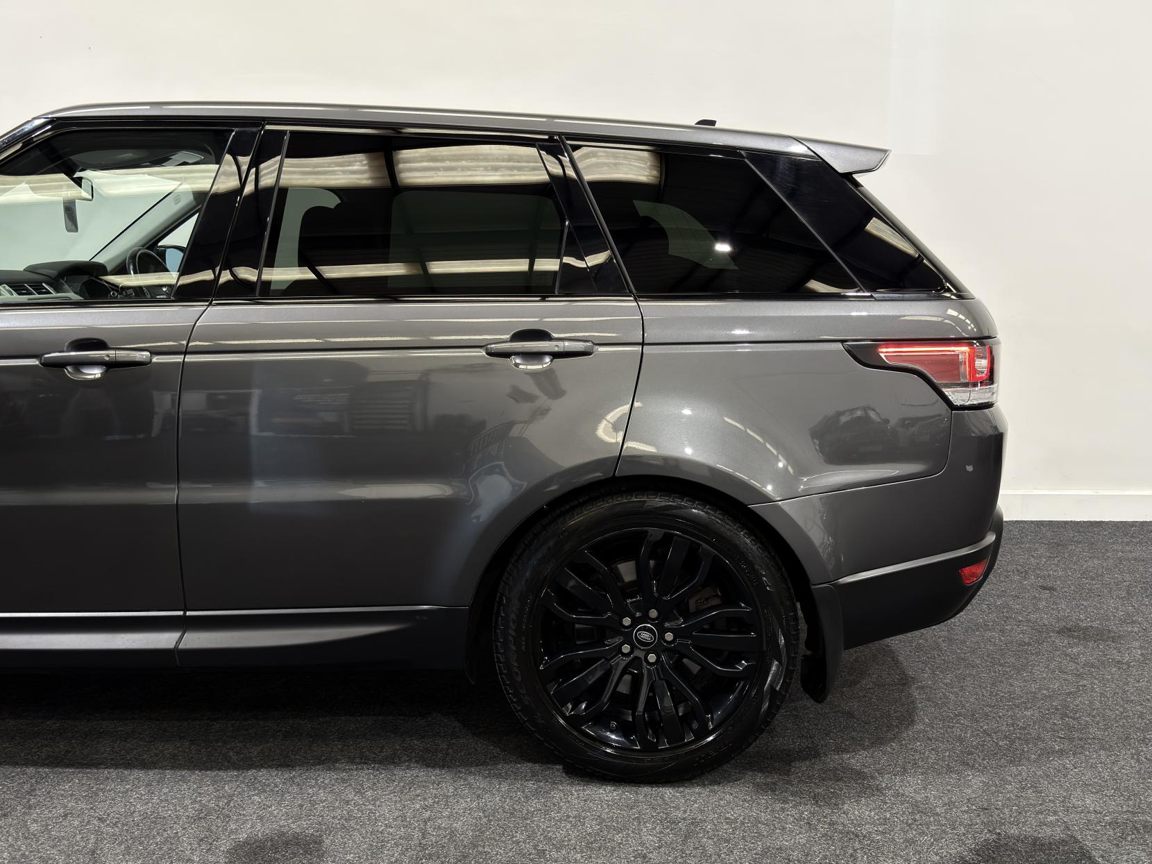 Land Rover Range Rover Sport 3.0 SD V6 HSE Dynamic SUV 5dr Diesel Auto 4WD Euro 6 (s/s) (306 ps)