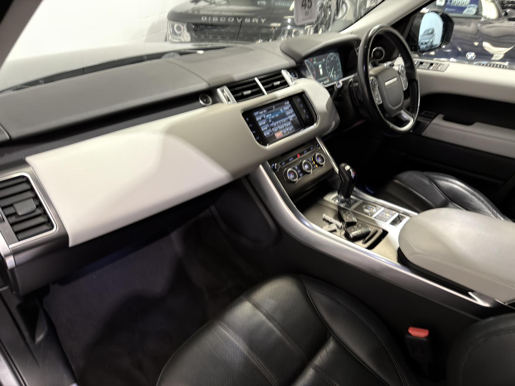 Land Rover Range Rover Sport 3.0 SD V6 HSE Dynamic SUV 5dr Diesel Auto 4WD Euro 6 (s/s) (306 ps)