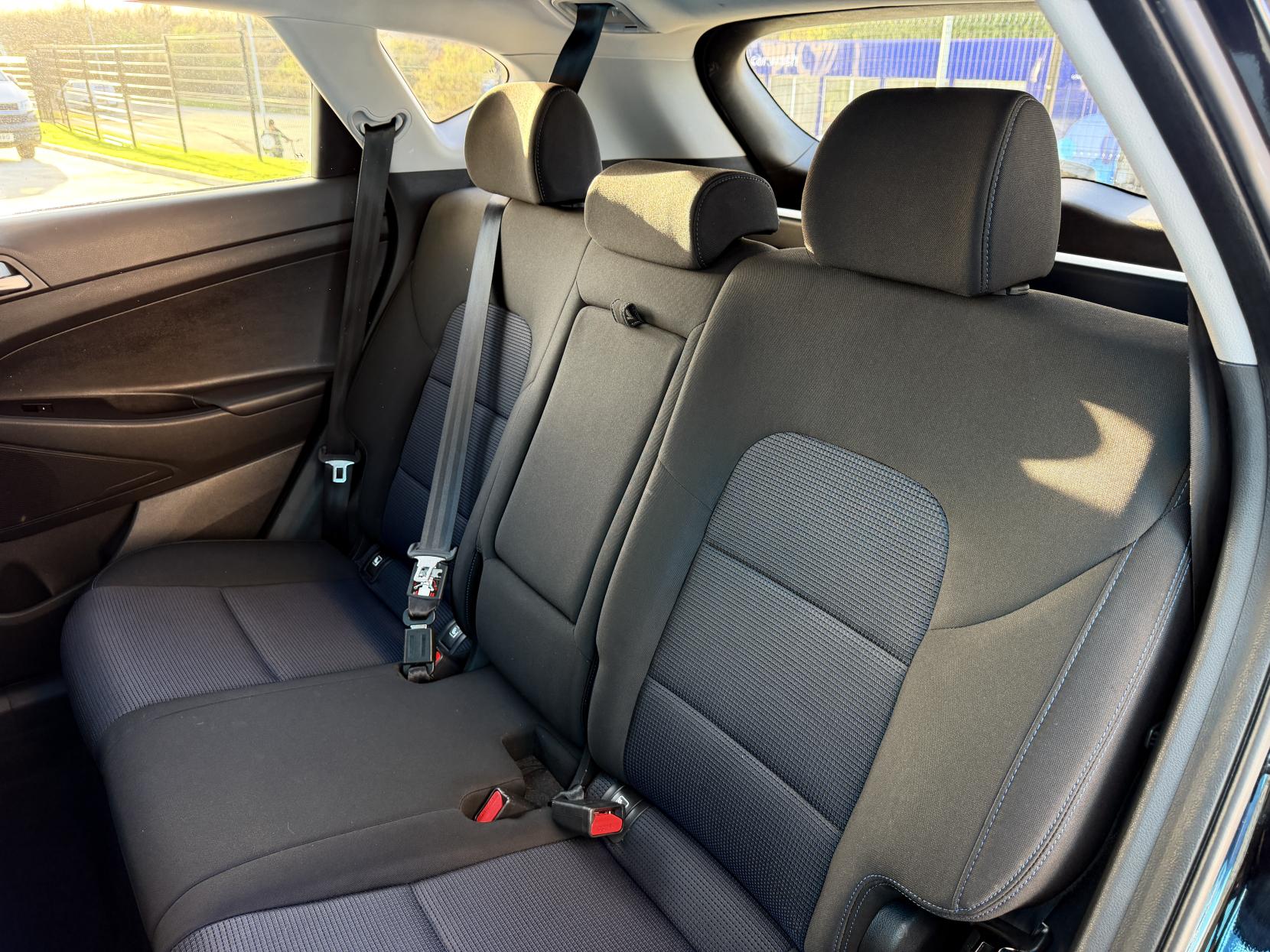 Hyundai TUCSON 1.7 CRDi Blue Drive SE SUV 5dr Diesel Manual Euro 6 (s/s) (116 ps)