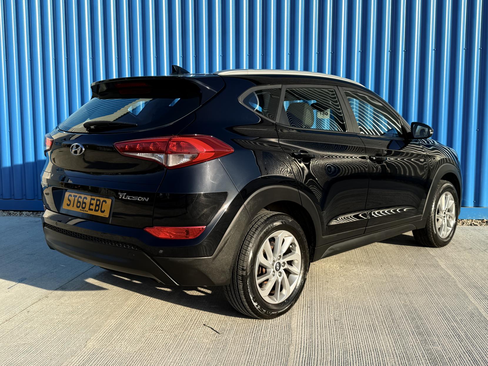 Hyundai TUCSON 1.7 CRDi Blue Drive SE SUV 5dr Diesel Manual Euro 6 (s/s) (116 ps)