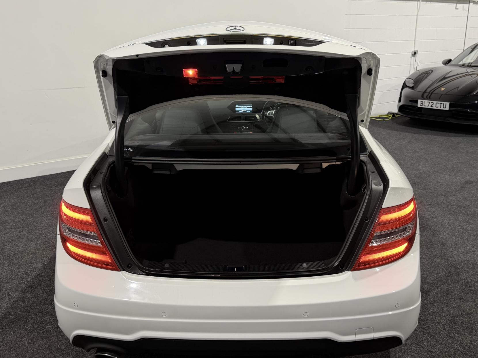 Mercedes-Benz C Class 2.1 C220 CDI AMG Sport Edition Coupe 2dr Diesel G-Tronic+ Euro 5 (s/s) (170 ps)