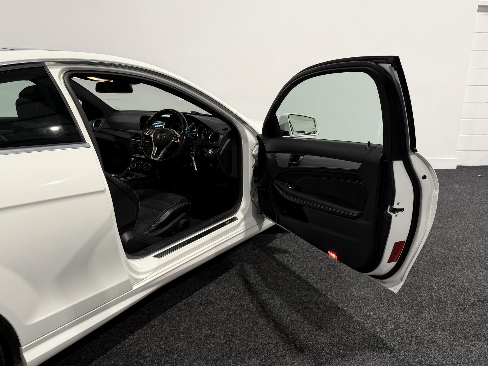 Mercedes-Benz C Class 2.1 C220 CDI AMG Sport Edition Coupe 2dr Diesel G-Tronic+ Euro 5 (s/s) (170 ps)