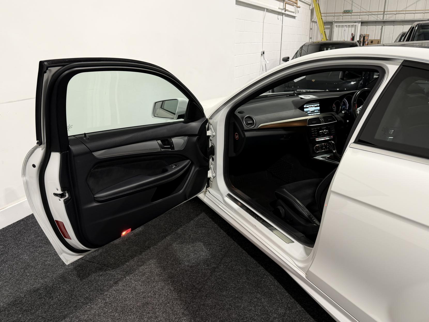 Mercedes-Benz C Class 2.1 C220 CDI AMG Sport Edition Coupe 2dr Diesel G-Tronic+ Euro 5 (s/s) (170 ps)