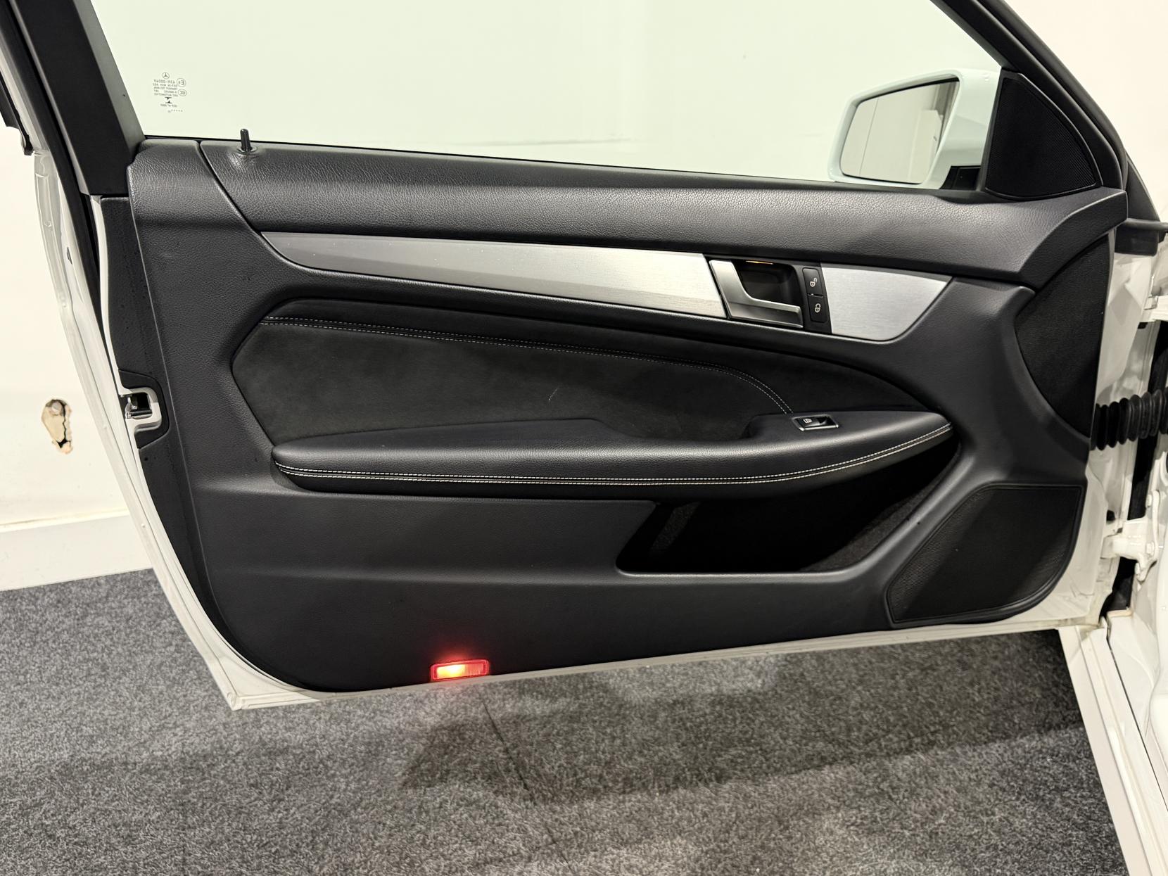 Mercedes-Benz C Class 2.1 C220 CDI AMG Sport Edition Coupe 2dr Diesel G-Tronic+ Euro 5 (s/s) (170 ps)