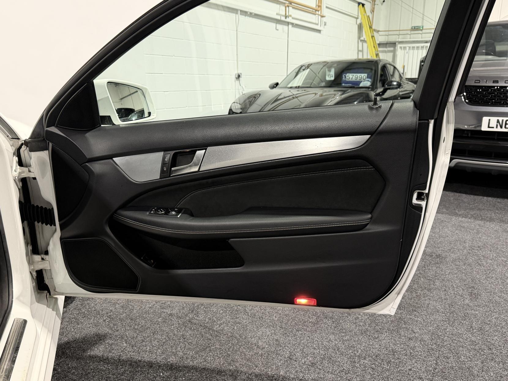 Mercedes-Benz C Class 2.1 C220 CDI AMG Sport Edition Coupe 2dr Diesel G-Tronic+ Euro 5 (s/s) (170 ps)