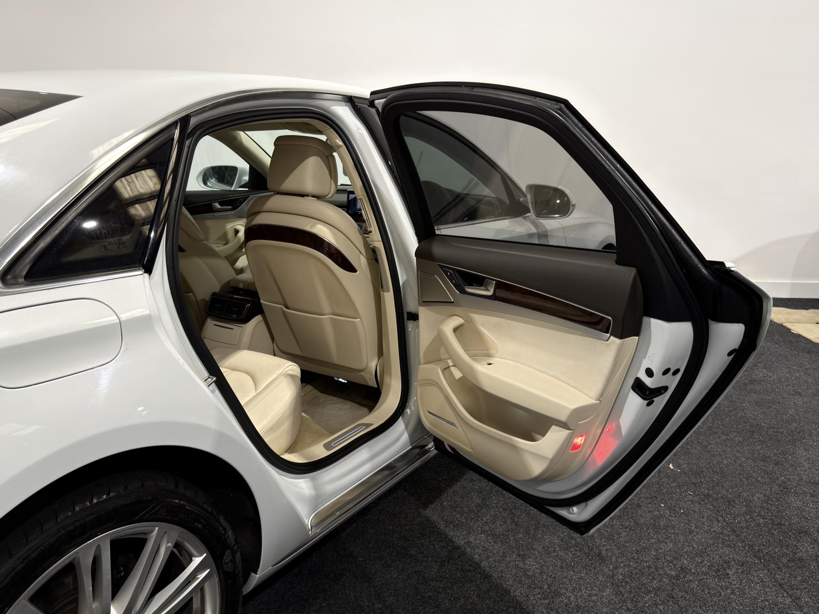 Audi A8 3.0 TDI V6 Sport Executive Saloon 4dr Diesel Tiptronic quattro Euro 5 (s/s) (250 ps)