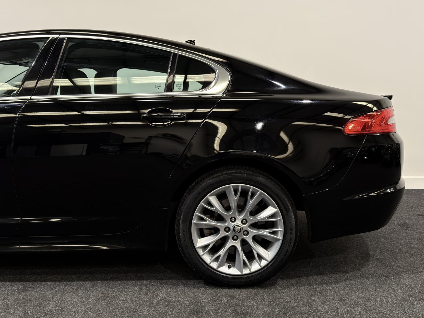 Jaguar XF 2.2d Sport Saloon 4dr Diesel Auto Euro 5 (s/s) (200 ps)