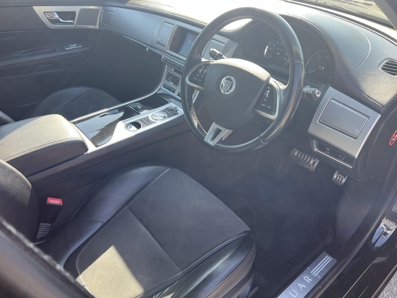 Jaguar XF 2.2d Sport Saloon 4dr Diesel Auto Euro 5 (s/s) (200 ps)