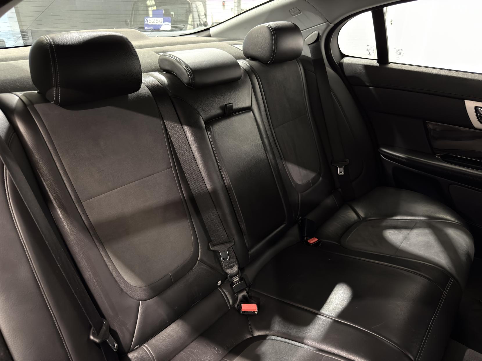 Jaguar XF 2.2d Sport Saloon 4dr Diesel Auto Euro 5 (s/s) (200 ps)