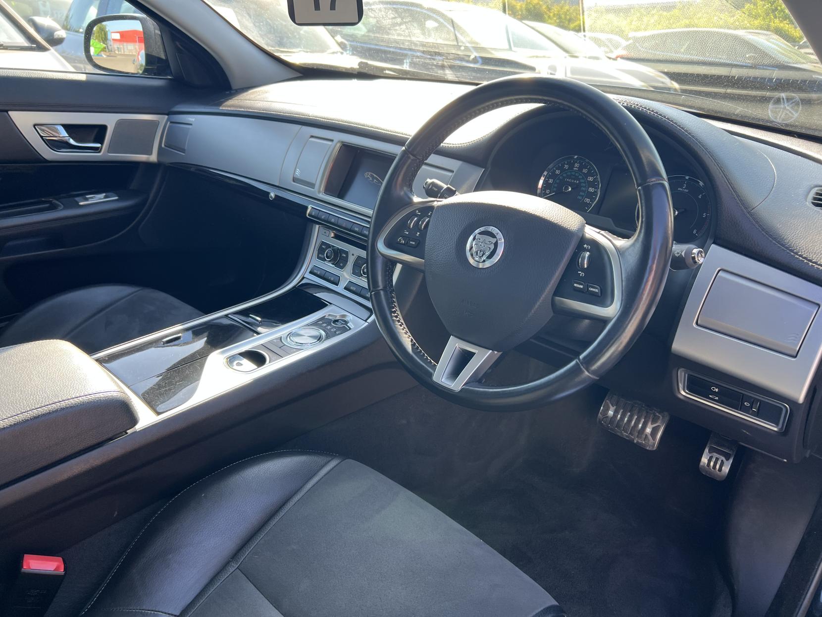 Jaguar XF 2.2d Sport Saloon 4dr Diesel Auto Euro 5 (s/s) (200 ps)