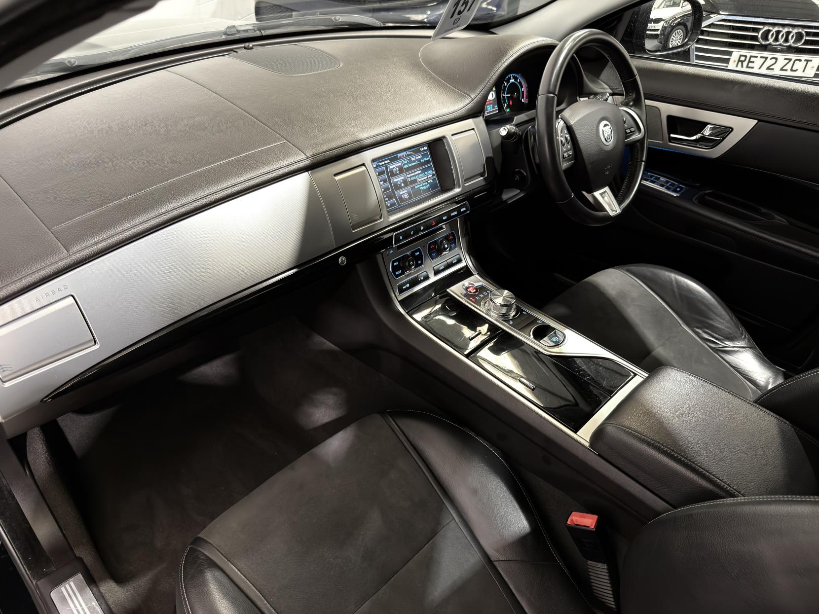 Jaguar XF 2.2d Sport Saloon 4dr Diesel Auto Euro 5 (s/s) (200 ps)