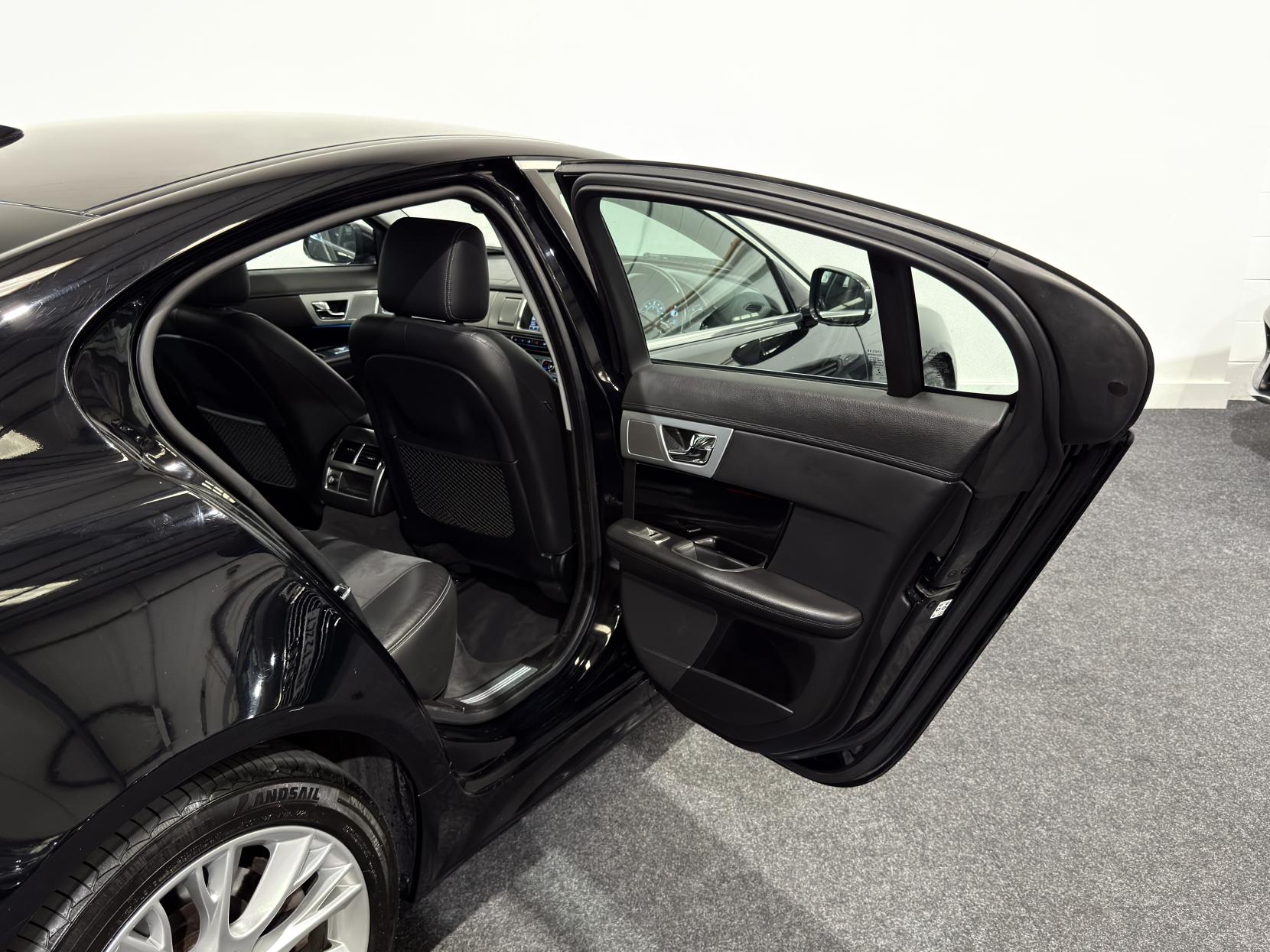 Jaguar XF 2.2d Sport Saloon 4dr Diesel Auto Euro 5 (s/s) (200 ps)