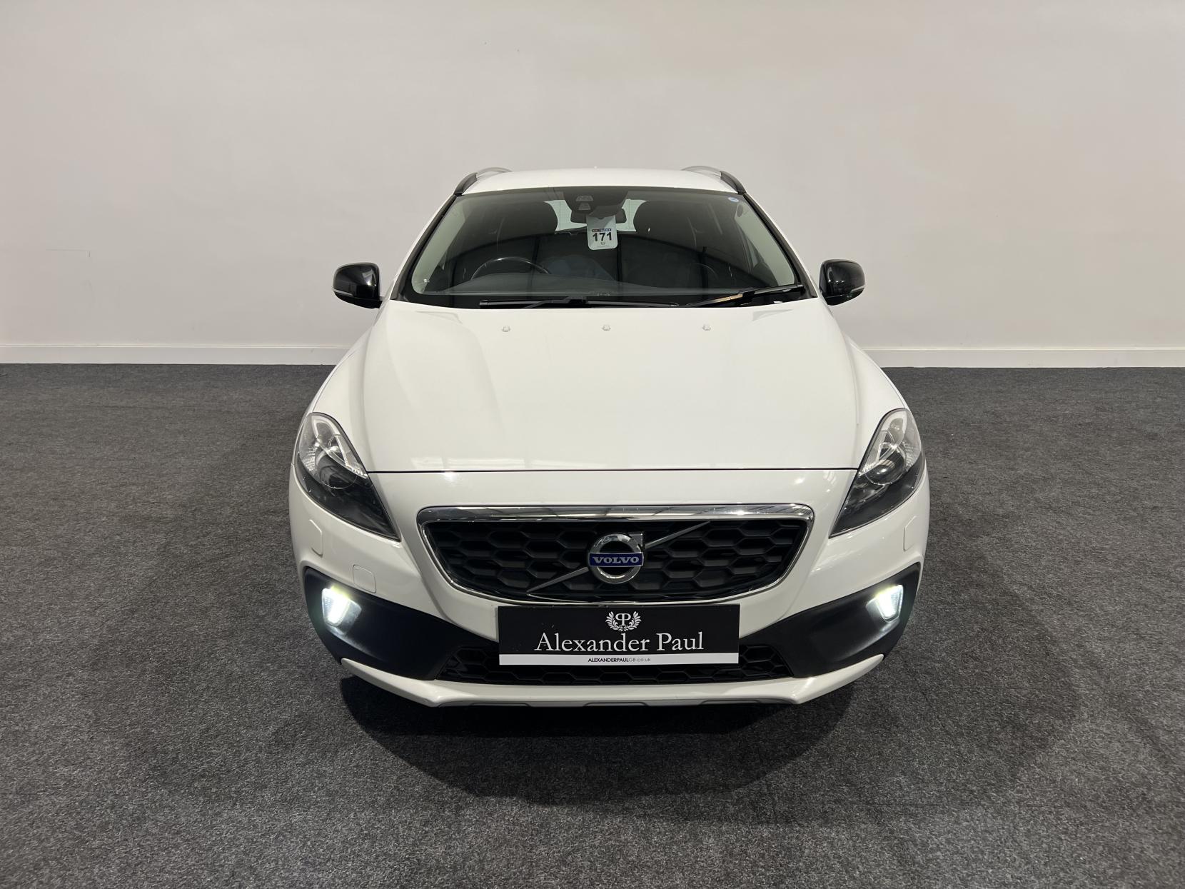 Volvo V40 Cross Country 2.0 D2 Lux Hatchback 5dr Diesel Auto Euro 6 (s/s) (120 ps)