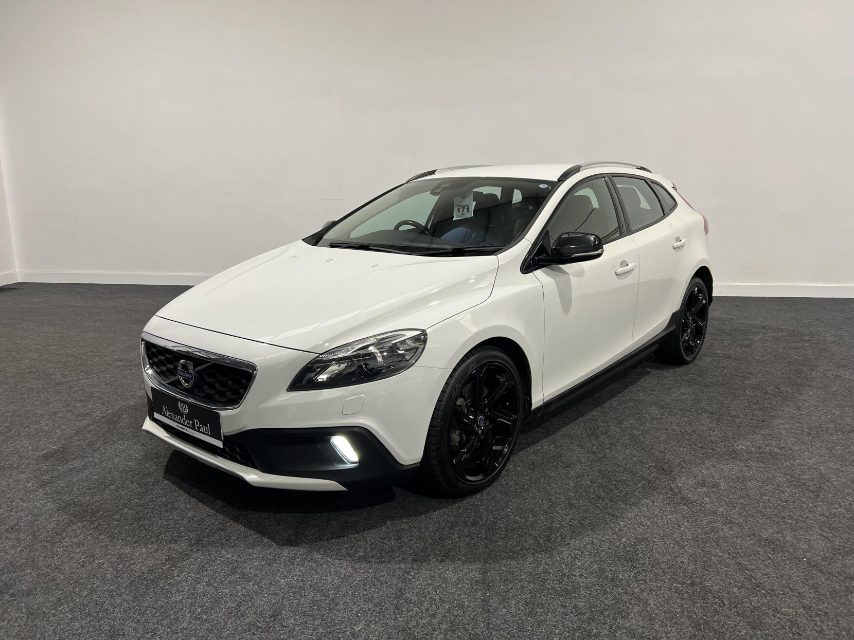 Volvo V40 Cross Country 2.0 D2 Lux Hatchback 5dr Diesel Auto Euro 6 (s/s) (120 ps)