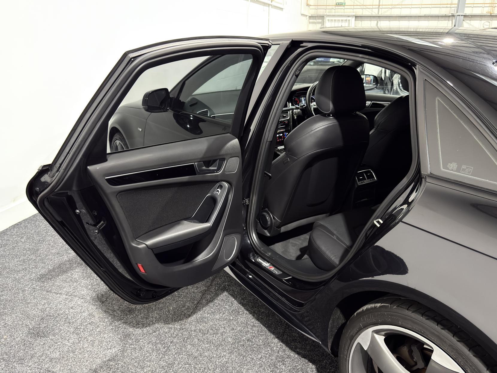 Audi A4 2.0 TDI Black Edition Saloon 4dr Diesel Manual Euro 5 (s/s) (150 ps)