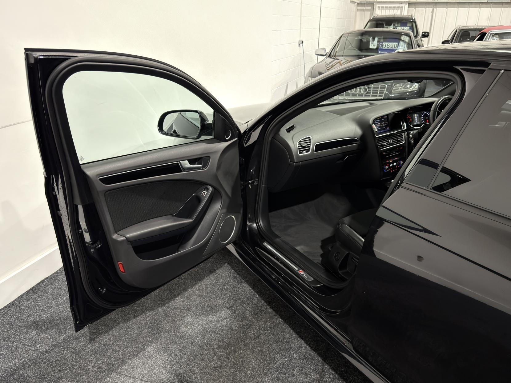 Audi A4 2.0 TDI Black Edition Saloon 4dr Diesel Manual Euro 5 (s/s) (150 ps)