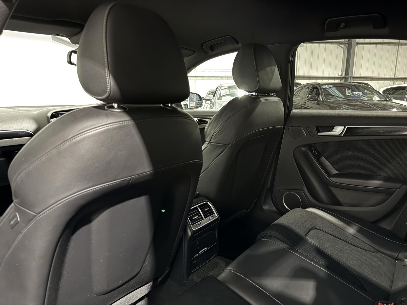 Audi A4 2.0 TDI Black Edition Saloon 4dr Diesel Manual Euro 5 (s/s) (150 ps)