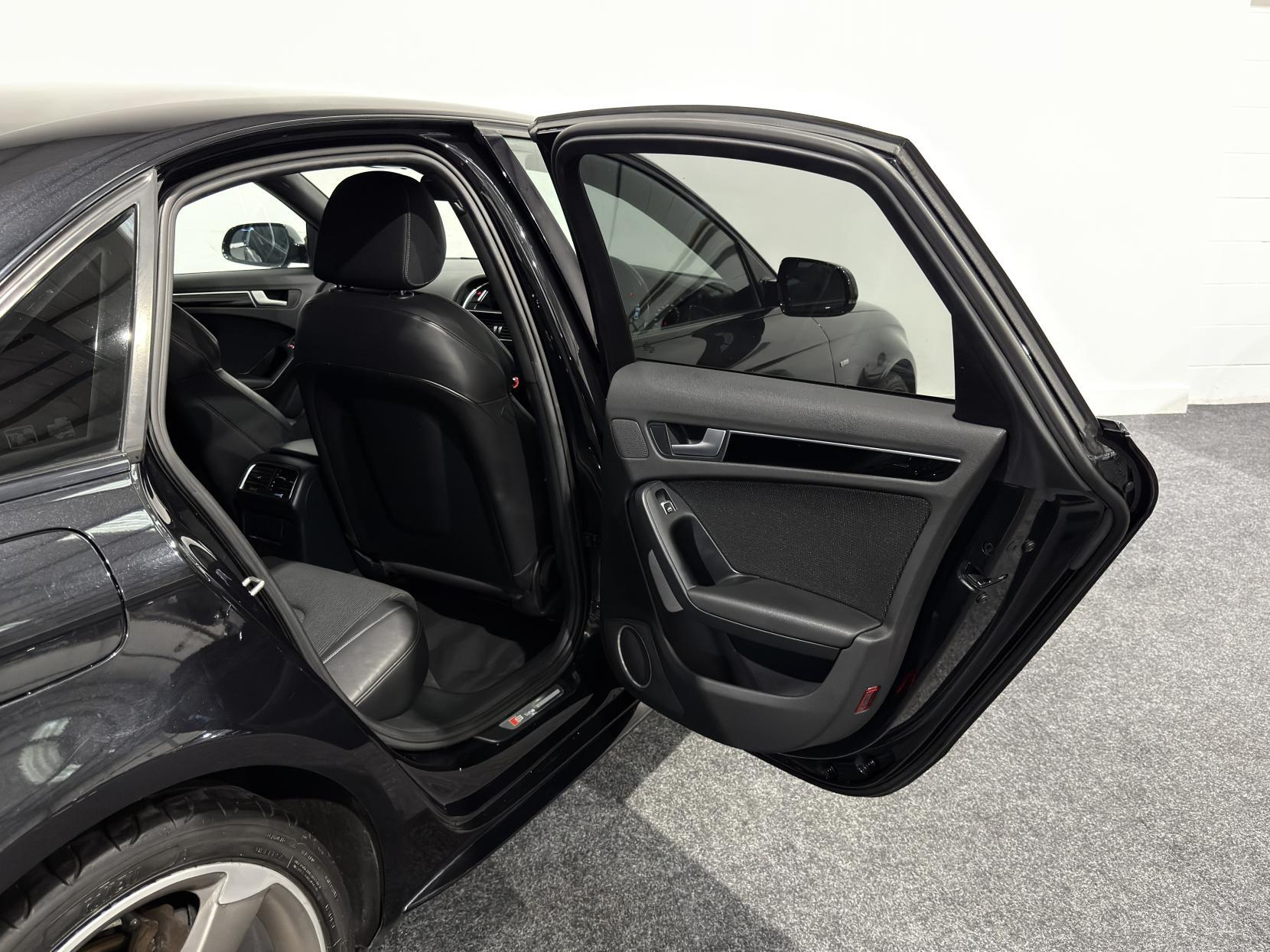 Audi A4 2.0 TDI Black Edition Saloon 4dr Diesel Manual Euro 5 (s/s) (150 ps)