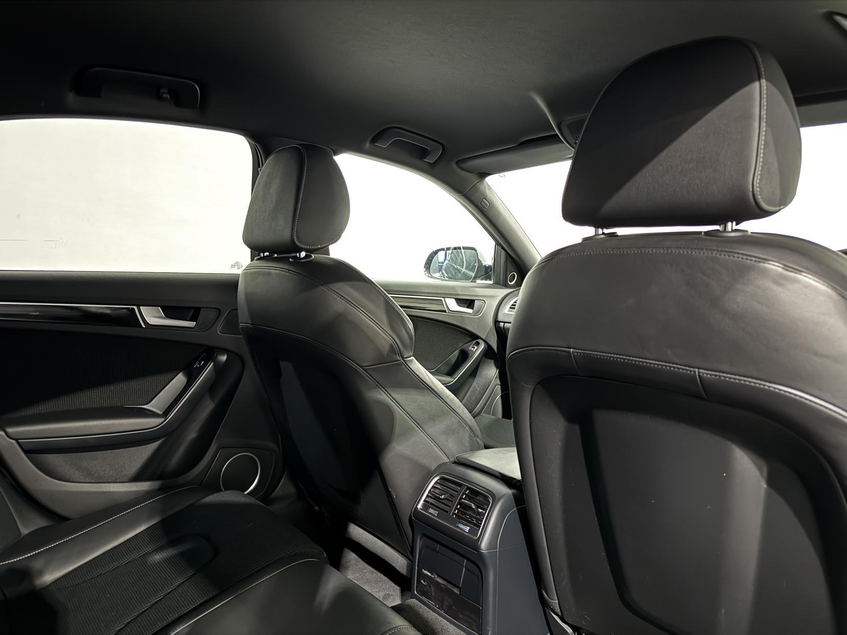 Audi A4 2.0 TDI Black Edition Saloon 4dr Diesel Manual Euro 5 (s/s) (150 ps)