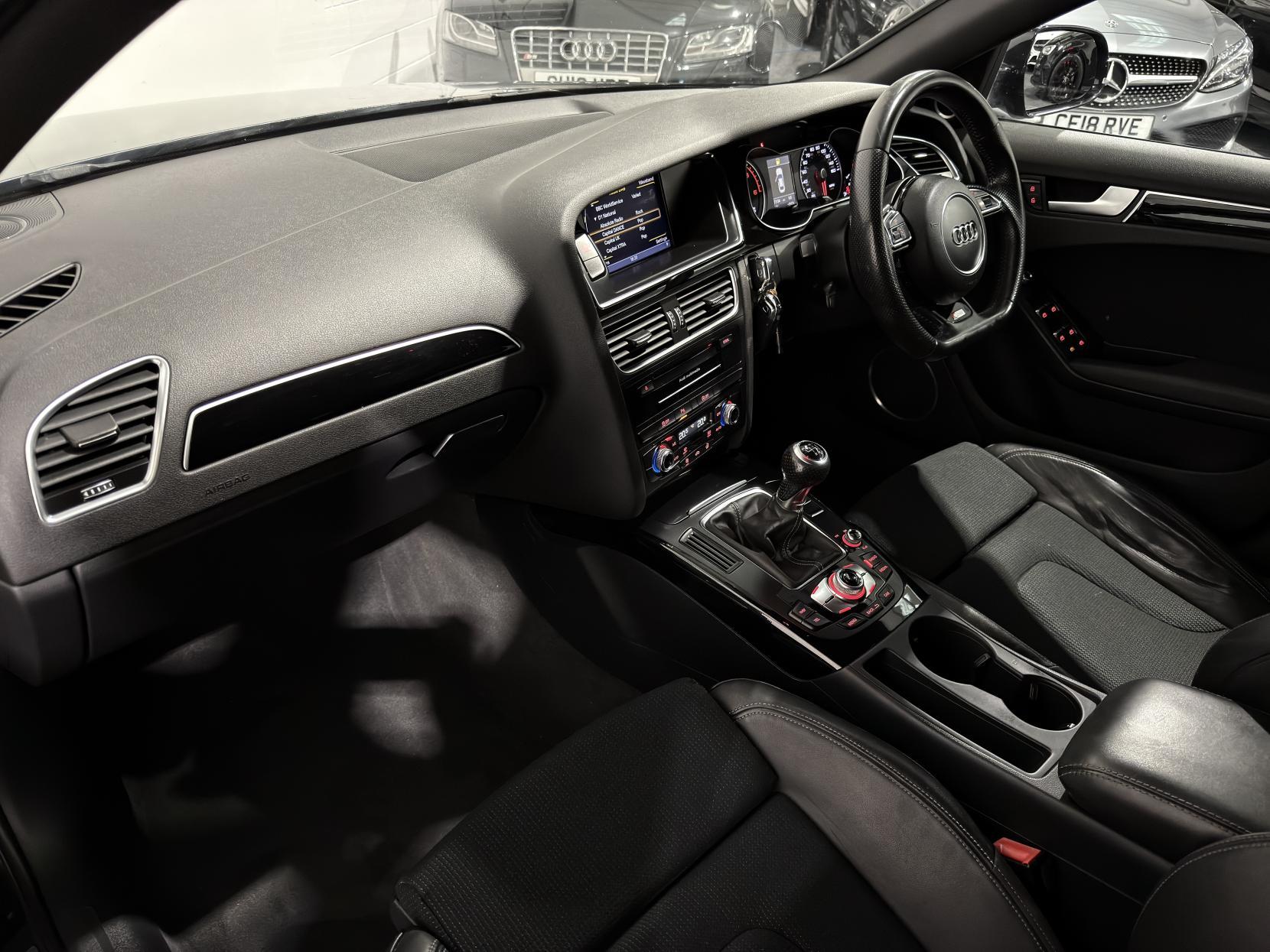 Audi A4 2.0 TDI Black Edition Saloon 4dr Diesel Manual Euro 5 (s/s) (150 ps)