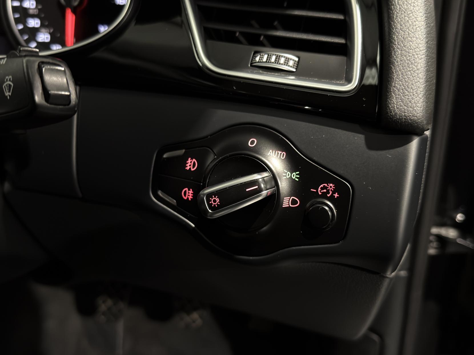 Audi A4 2.0 TDI Black Edition Saloon 4dr Diesel Manual Euro 5 (s/s) (150 ps)