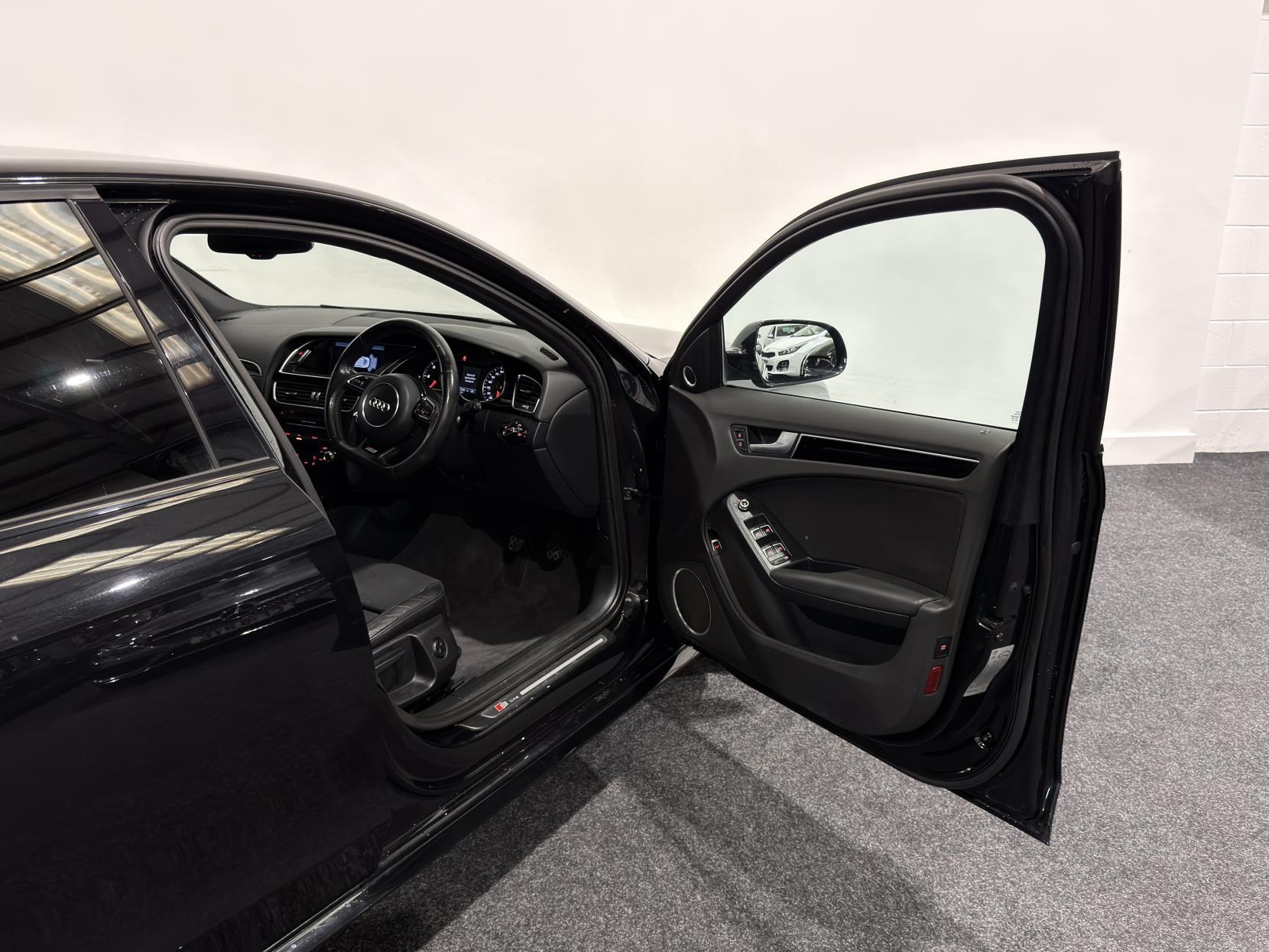 Audi A4 2.0 TDI Black Edition Saloon 4dr Diesel Manual Euro 5 (s/s) (150 ps)